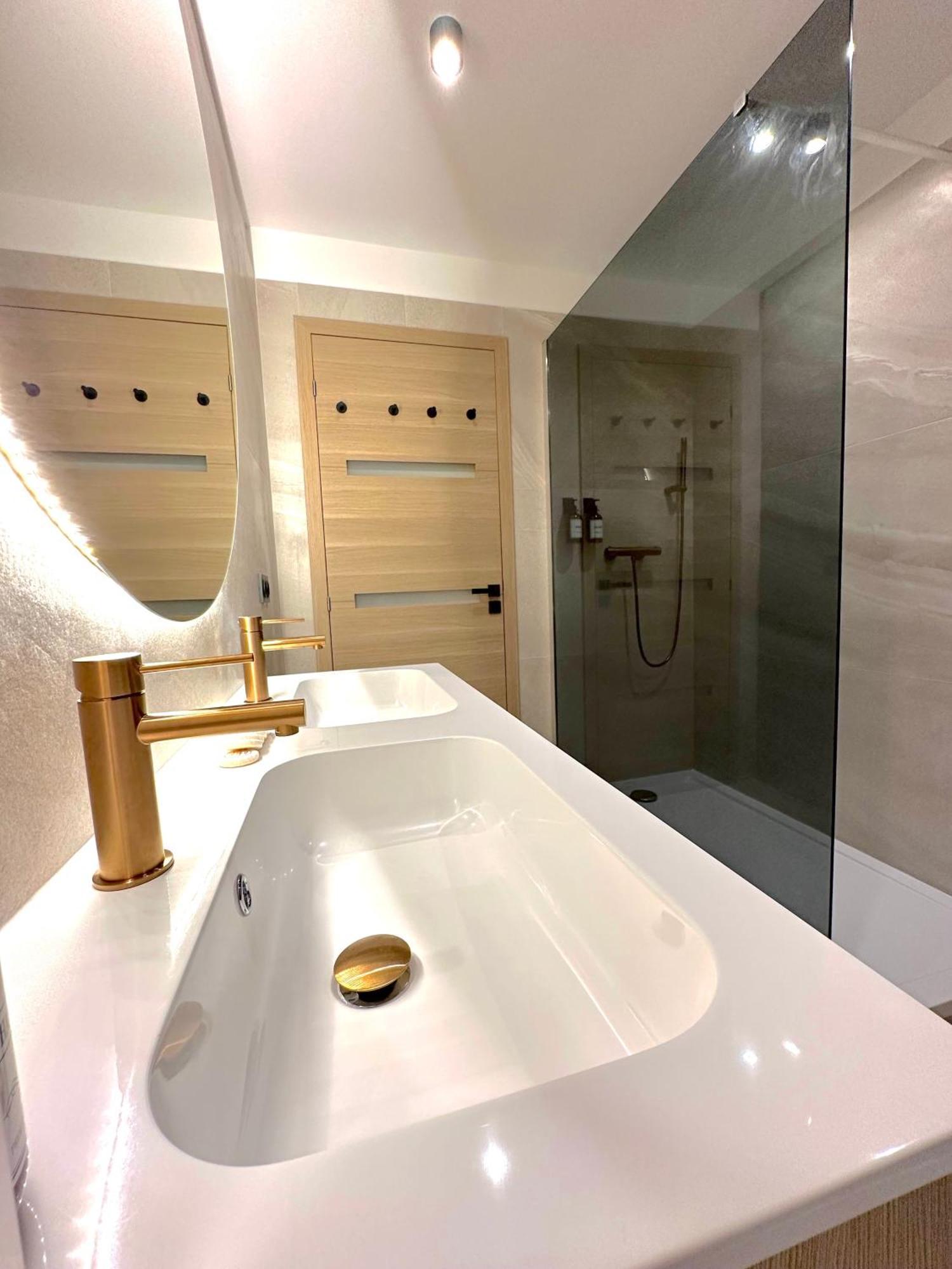 Monaco # Menton - 6 Persons - 2 Bedrooms - Full Renovated - Private Parking - Hypercenter - Clim - Beach And Sun Eksteriør billede
