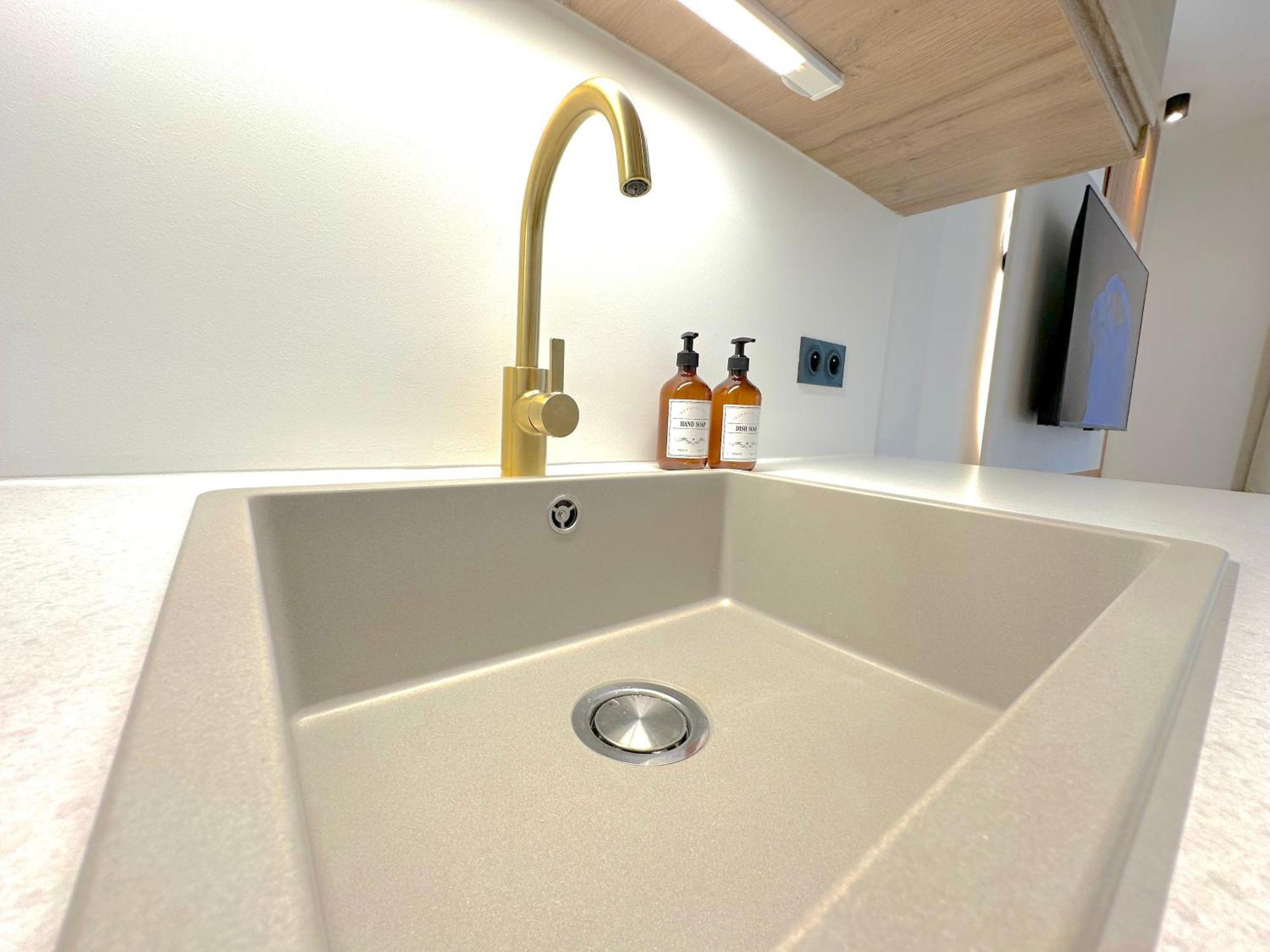 Monaco # Menton - 6 Persons - 2 Bedrooms - Full Renovated - Private Parking - Hypercenter - Clim - Beach And Sun Eksteriør billede