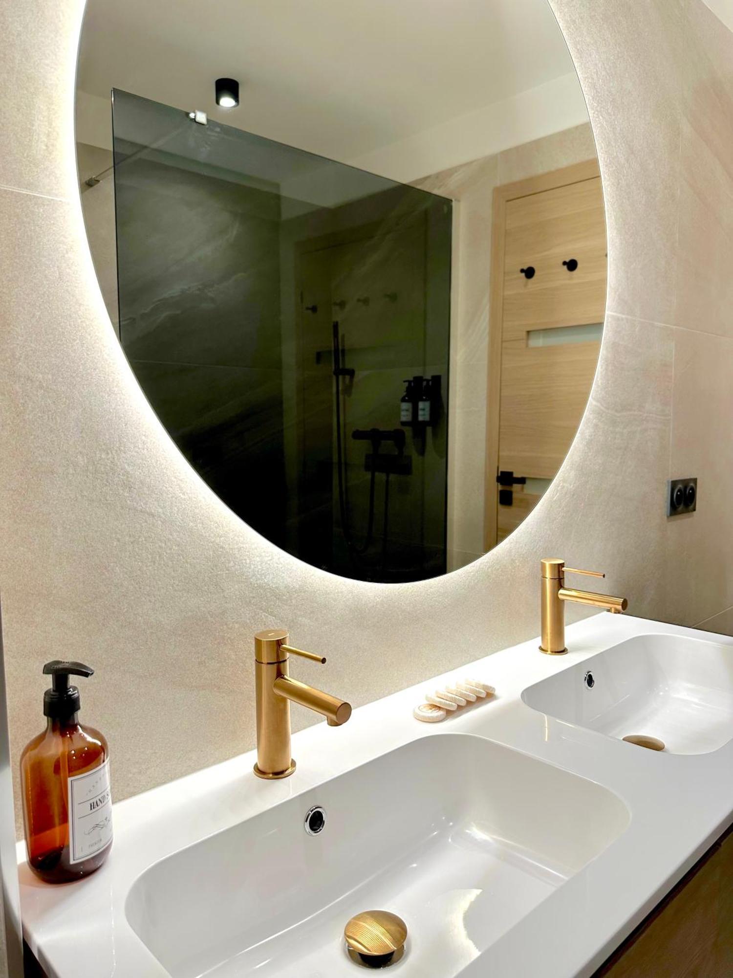Monaco # Menton - 6 Persons - 2 Bedrooms - Full Renovated - Private Parking - Hypercenter - Clim - Beach And Sun Eksteriør billede